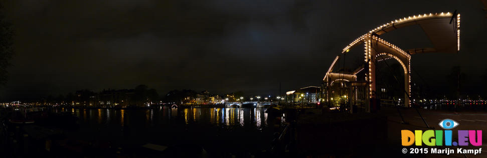 FZ014595-606 Amsterdam Amstel at night